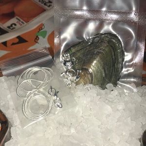 Teddy bear pearl cage with chain and oyster